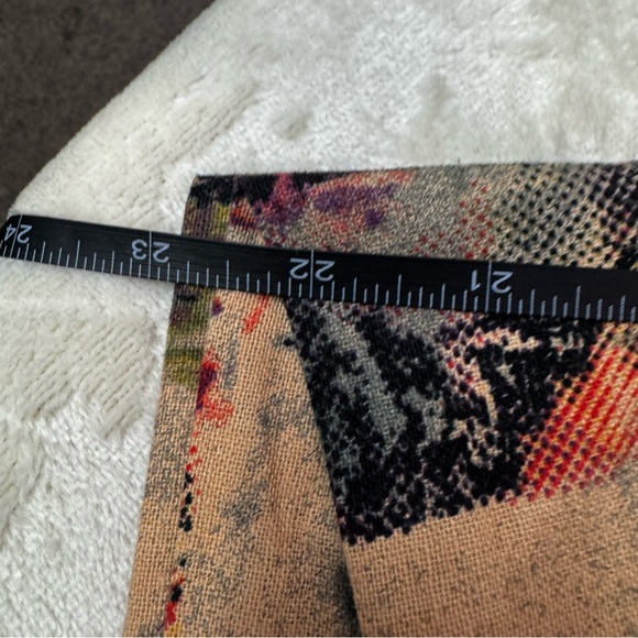 Boutique Abstract Patterned Pants - Picture 15 of 15